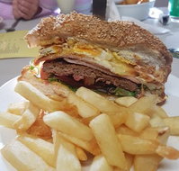 Beehive Hotel Motel Cafe - Schoolies Week Accommodation