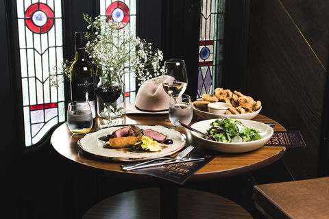 Earl Of Leicester Hotel - Schoolies Week Accommodation 2