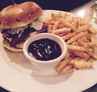 King's Head Tavern - Schoolies Week Accommodation