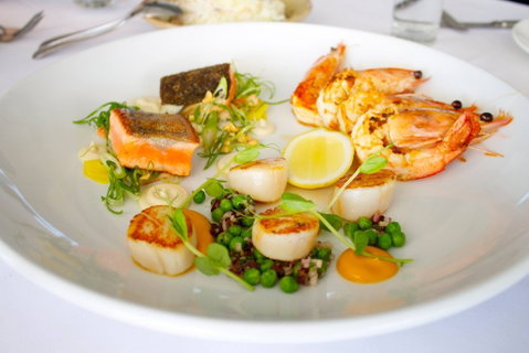 Manta Restaurant & Bar - Schoolies Week Accommodation 0