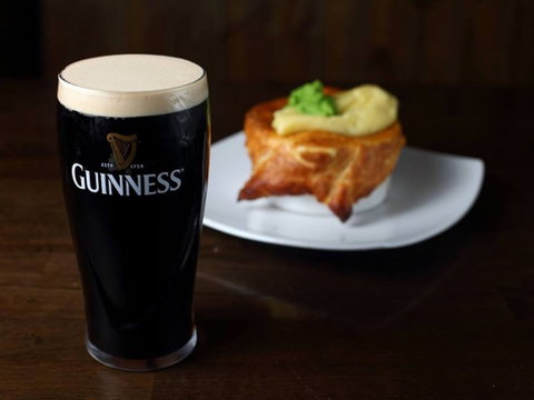 PJ Gallagher's - The Criterion Hotel - Schoolies Week Accommodation 0