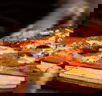 3 GRAINS- Roman Artisan Pizza - Schoolies Week Accommodation