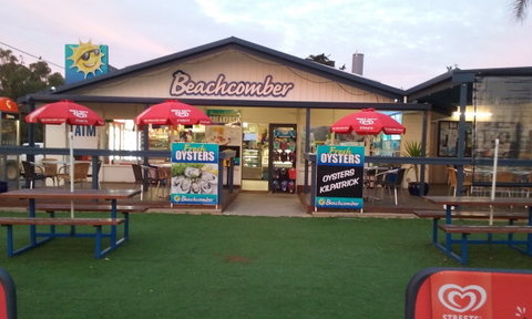 Beachcomber Cafe - Schoolies Week Accommodation 0