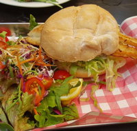 Caf Giulia - Schoolies Week Accommodation