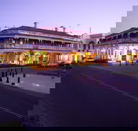 Jens Town Hall Hotel - Schoolies Week Accommodation