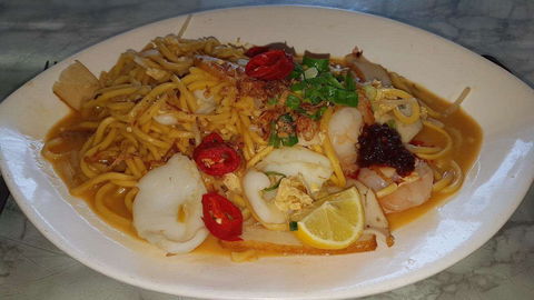 Bamboo Authentic Singaporean. - Schoolies Week Accommodation 0