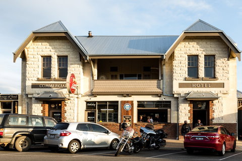 Yarragon Hotel - Schoolies Week Accommodation 0