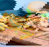 Customs House Inn - Schoolies Week Accommodation