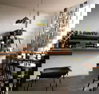 Rainbow Gallery  Cafe/Bar - Schoolies Week Accommodation