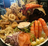 Carmen's on the Park - Schoolies Week Accommodation