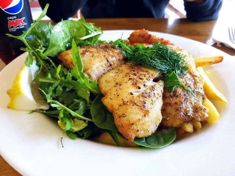 Kiah Seafood Restaurant - Schoolies Week Accommodation 0