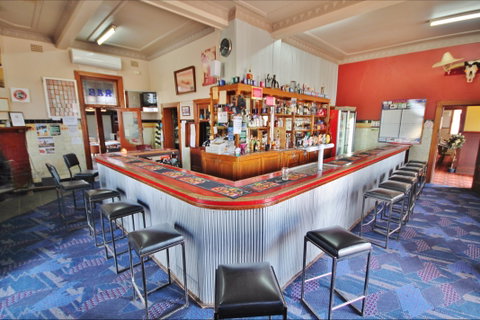 Railway Hotel Bribbaree - Schoolies Week Accommodation 2