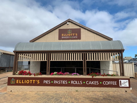 Elliott's Bakery & Cafe - Schoolies Week Accommodation 0