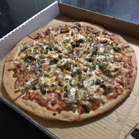 Panic Pizza - Schoolies Week Accommodation 0