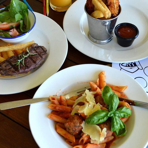 Indigo – Eats, Treats & Bar - Schoolies Week Accommodation 0