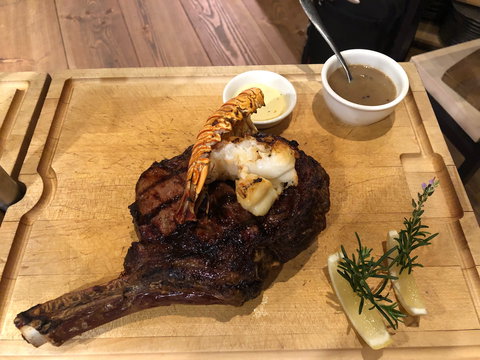 A Hereford Beefstouw - Schoolies Week Accommodation 0