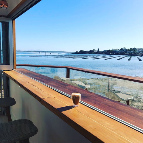 Oyster HQ - Schoolies Week Accommodation 2