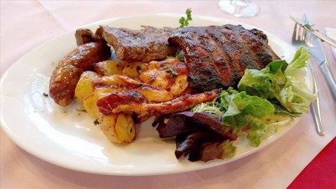 Rosewood Cottage Steakhouse - Schoolies Week Accommodation 0