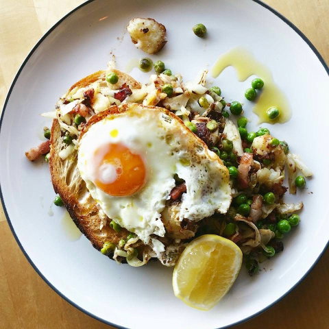 Blackwall Cafe - Schoolies Week Accommodation 0