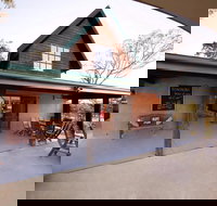 Petersons Wines on Broke Road - Schoolies Week Accommodation