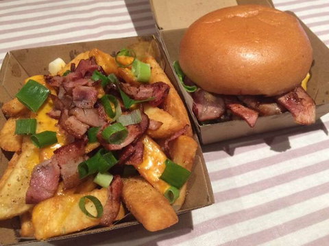 Flippin Burgers - Schoolies Week Accommodation 0