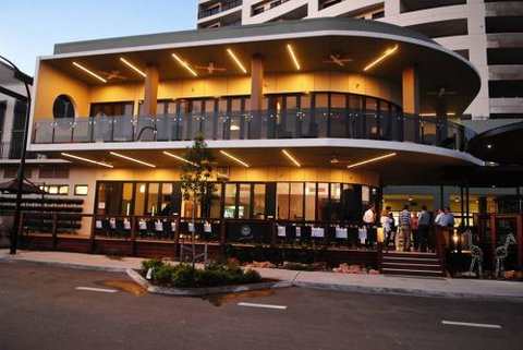 Q Bar & Brasserie On The Avenue - Schoolies Week Accommodation 1
