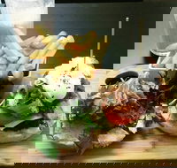 Forest Hill Coffee House - Schoolies Week Accommodation