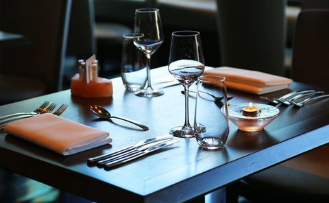 St James Hotel Restaurant - Schoolies Week Accommodation 9
