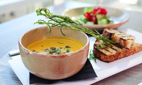 St James Hotel Restaurant - Schoolies Week Accommodation 12