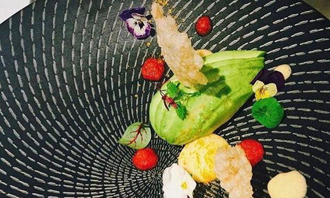 Mizz B'z Food & Wine - Schoolies Week Accommodation 0