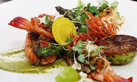 Mizz B'z Food & Wine - Schoolies Week Accommodation 4