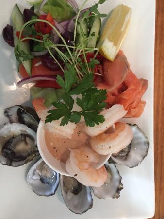 Santa Fe Cafe Bar & Restaurant - Schoolies Week Accommodation 0