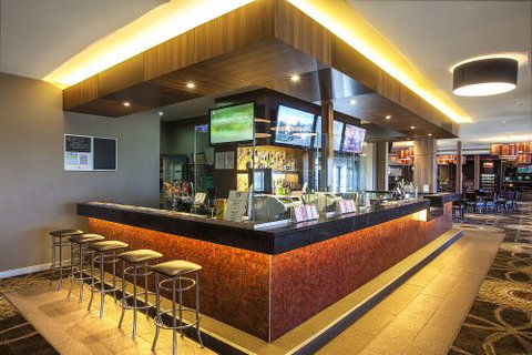 Magpies Sporting Club - Schoolies Week Accommodation 0