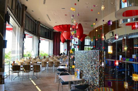 Aura Restaurant - Schoolies Week Accommodation 0