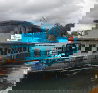 Skippers Floating Eatery - Schoolies Week Accommodation