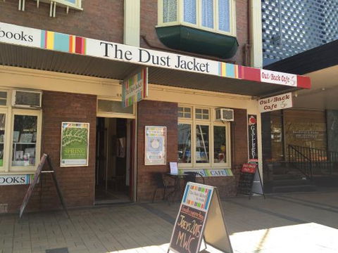 Out The Back Cafe - Schoolies Week Accommodation 0