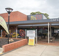 Avenues Cafe Bar - Schoolies Week Accommodation