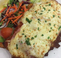 Little Chez's Pizzas - Schoolies Week Accommodation
