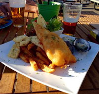 The Lighthouse Wharf Hotel - Schoolies Week Accommodation