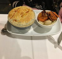 The Royal Oak Hotel - Schoolies Week Accommodation