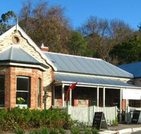 Emprades Petit Cafe - Schoolies Week Accommodation