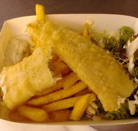 Two Birds  A Squid Food Company - Schoolies Week Accommodation