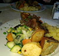 Queens Arms Hotel Riccardo's Seafood and Steakhouse - Schoolies Week Accommodation
