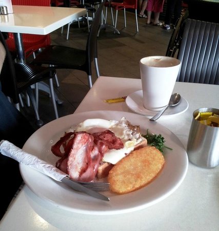 Cafe 21 - Schoolies Week Accommodation 0