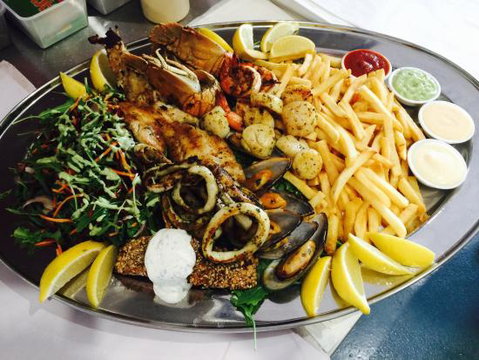 K.I.S Seafoods - Schoolies Week Accommodation 0