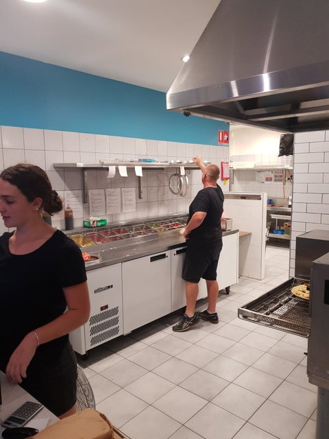 Surfside Pizza - Schoolies Week Accommodation 4