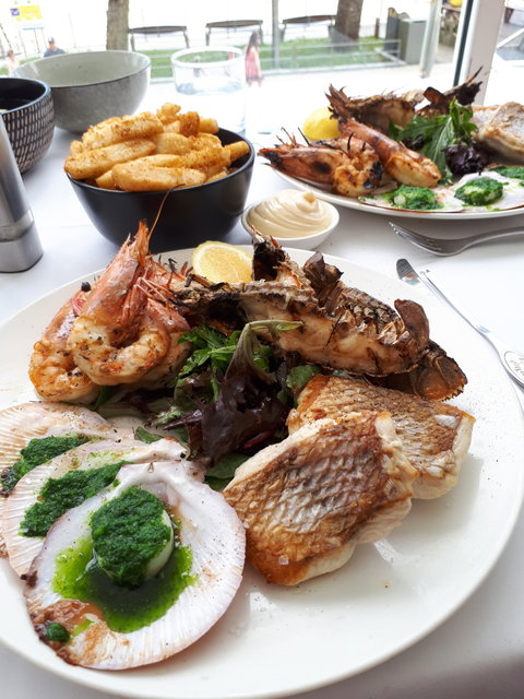 Tides Waterfront Dining - Schoolies Week Accommodation 5