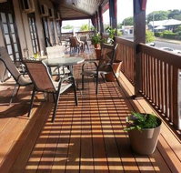 Commercial Hotel Clermont - Schoolies Week Accommodation