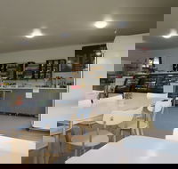 Duo Bakery  Cafe - Schoolies Week Accommodation