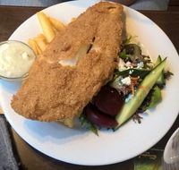 The Withcott Hotel - Schoolies Week Accommodation